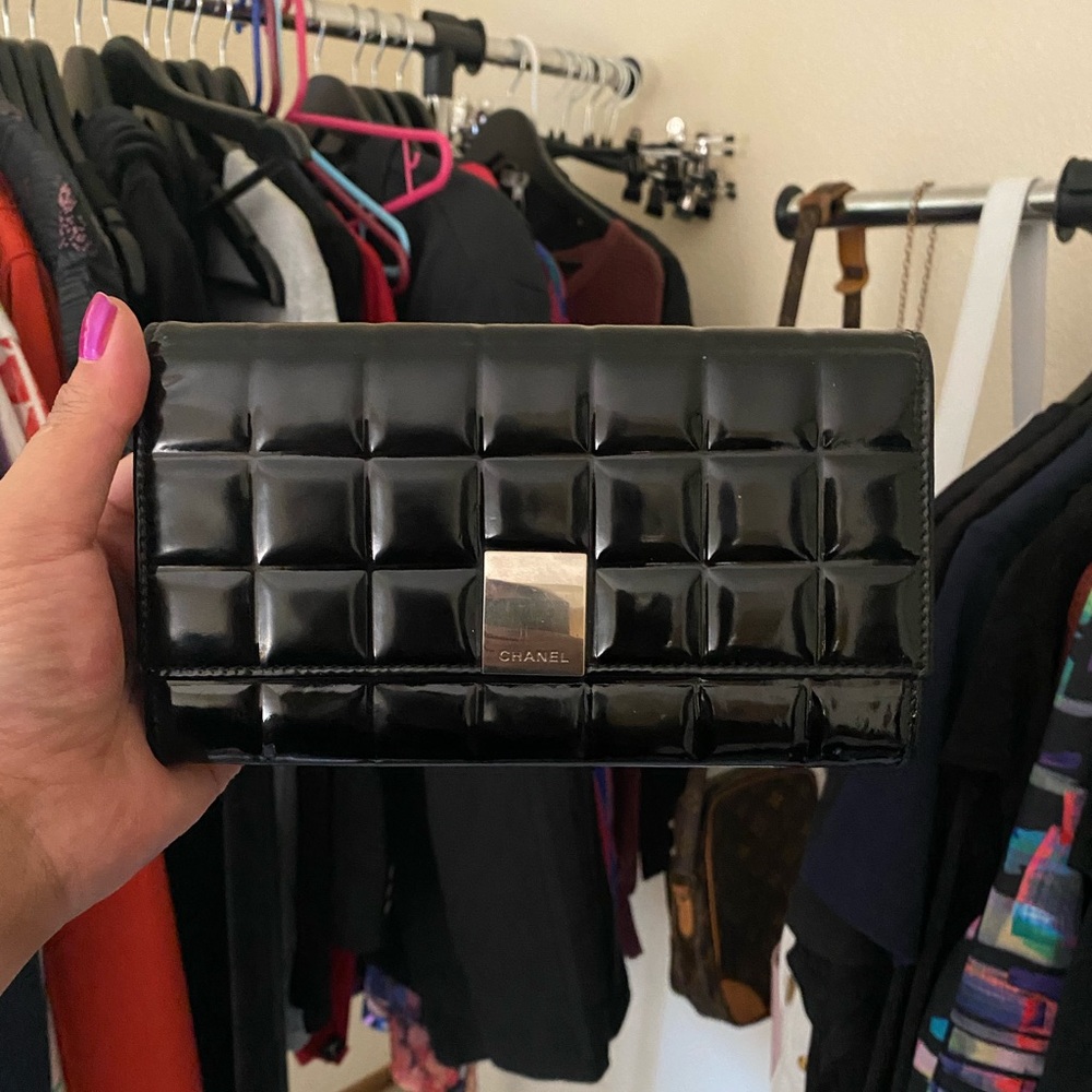 CHANEL Vintage Chocolate Bar Black Quilted Patent Leather Wallet Authentic